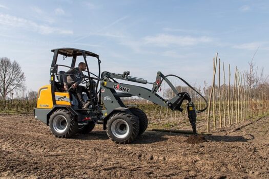 giant-loaders-g2300hd-earth-drill