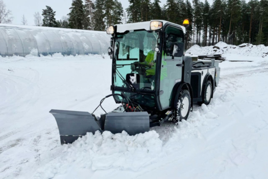 multihog-cv-with-snow-plough-1200x900